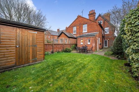 8 Glebe Road, Reading, RG2 7AG
