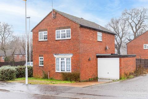 60 Estcots Drive, East Grinstead, RH19 3DB