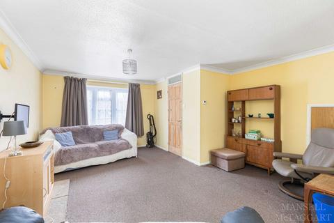 60 Estcots Drive, East Grinstead, RH19 3DB