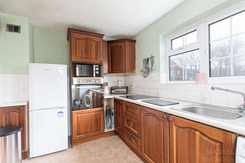 60 Estcots Drive, East Grinstead, RH19 3DB