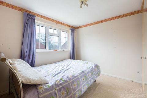 60 Estcots Drive, East Grinstead, RH19 3DB