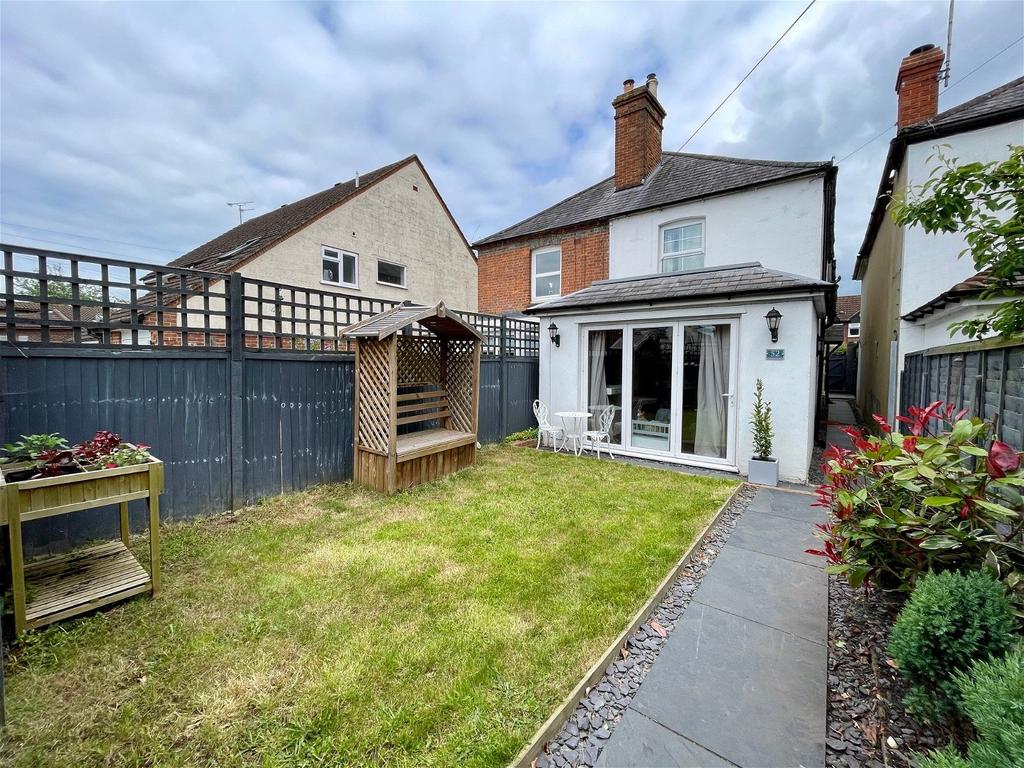 Greenham Road, Newbury RG14 2 bed semidetached house for sale £350,000
