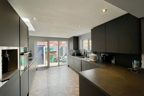 2 bedroom semi-detached house for sale, Greenham Road, Newbury RG14