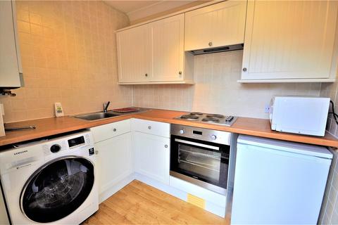 1 bedroom maisonette to rent, Croft Road, Godalming, Surrey, GU7