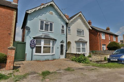 3 bedroom semi-detached house for sale, Gordon Road, Newbury RG14