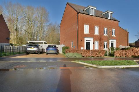 3 bedroom semi-detached house for sale, Hutton Close, Newbury RG14