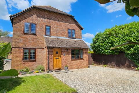 4 bedroom detached house for sale, Mead Close, Newbury RG20