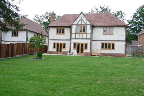 5 bedroom detached house to rent - Trumpsgreen Road, Virginia Water, Surrey, GU25