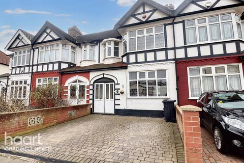 5 bedroom terraced house for sale - Langham Drive, Romford