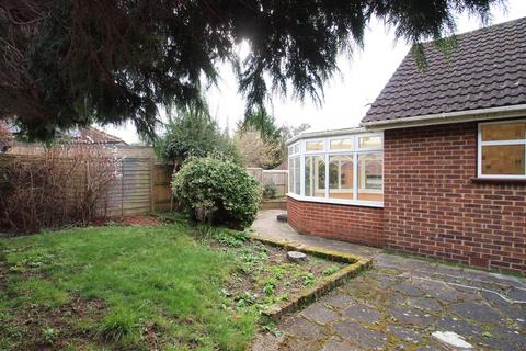 3 bedroom bungalow for sale - The Orchard, off Meadow Walk, Ewell Village, KT17