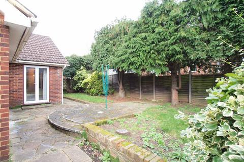 3 bedroom bungalow for sale - The Orchard, off Meadow Walk, Ewell Village, KT17