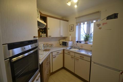 1 bedroom flat for sale, West Mills, Newbury RG14