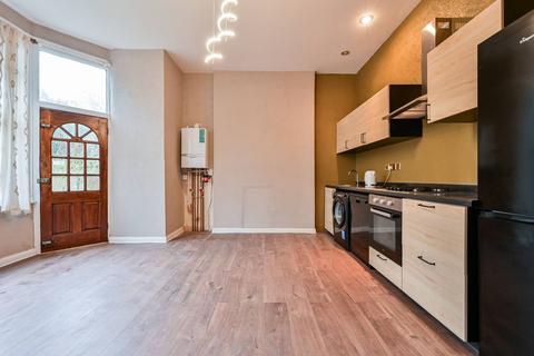 2 bedroom flat to rent, Tetherdown, Muswell Hill, London, N10