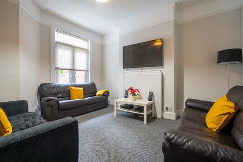 6 bedroom terraced house to rent, West Parade - Student House - 25/26