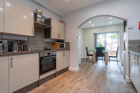 6 bedroom terraced house to rent, West Parade - Student House - 25/26