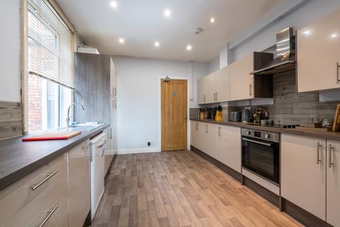 6 bedroom terraced house to rent, West Parade - Student House - 25/26