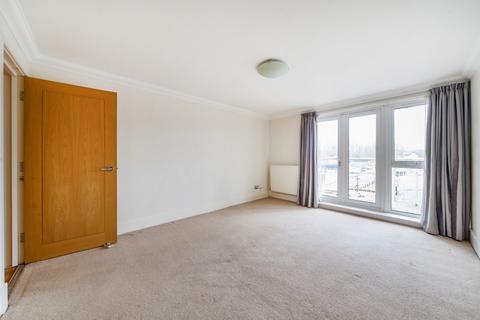3 bedroom flat for sale, Twickenham Road, Teddington, TW11