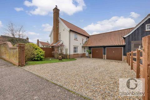 4 bedroom detached house for sale, Church Close, Norwich NR13