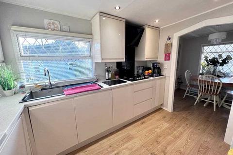 2 bedroom park home for sale, Wyatts Covert, Denham