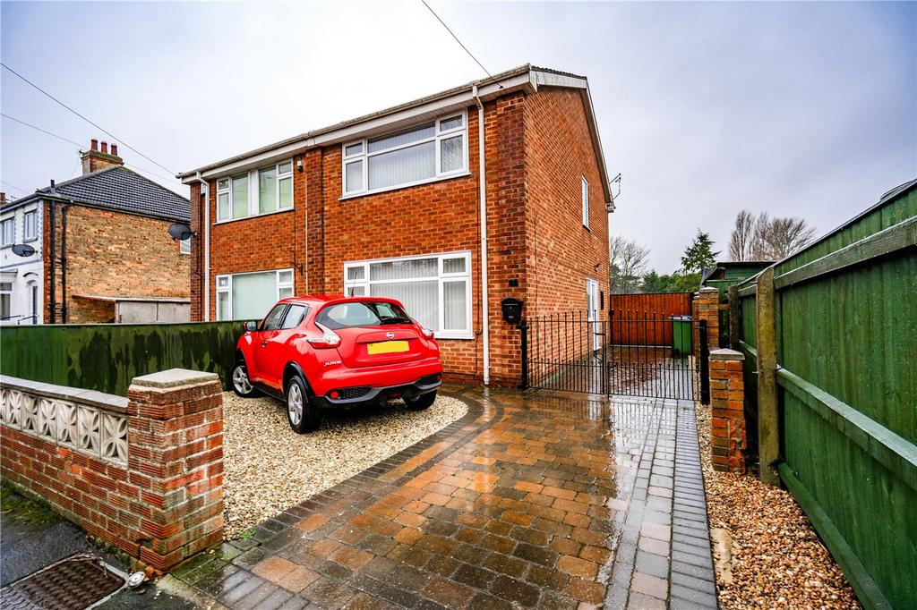 Newbury Terrace, Great Coates... 2 bed semidetached house for sale £