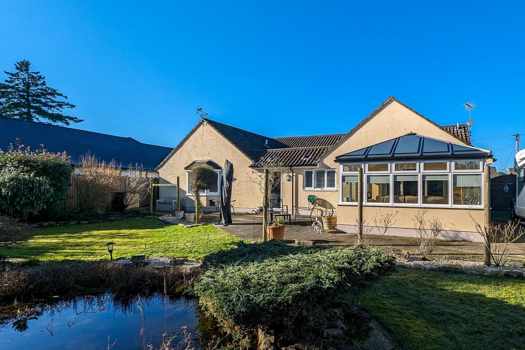 Oaks Drive, St Leonards, Ringwood, BH24 3 bed detached bungalow for
