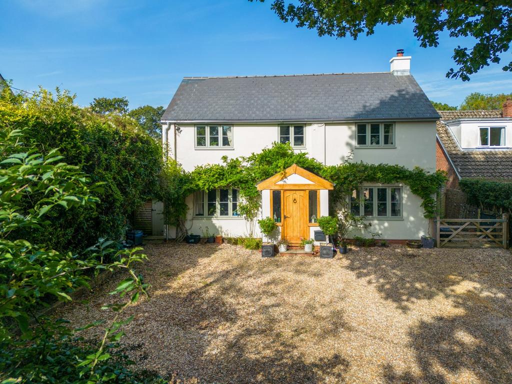 May Lane, Pilley, Lymington, SO41 4 bed detached house for sale £