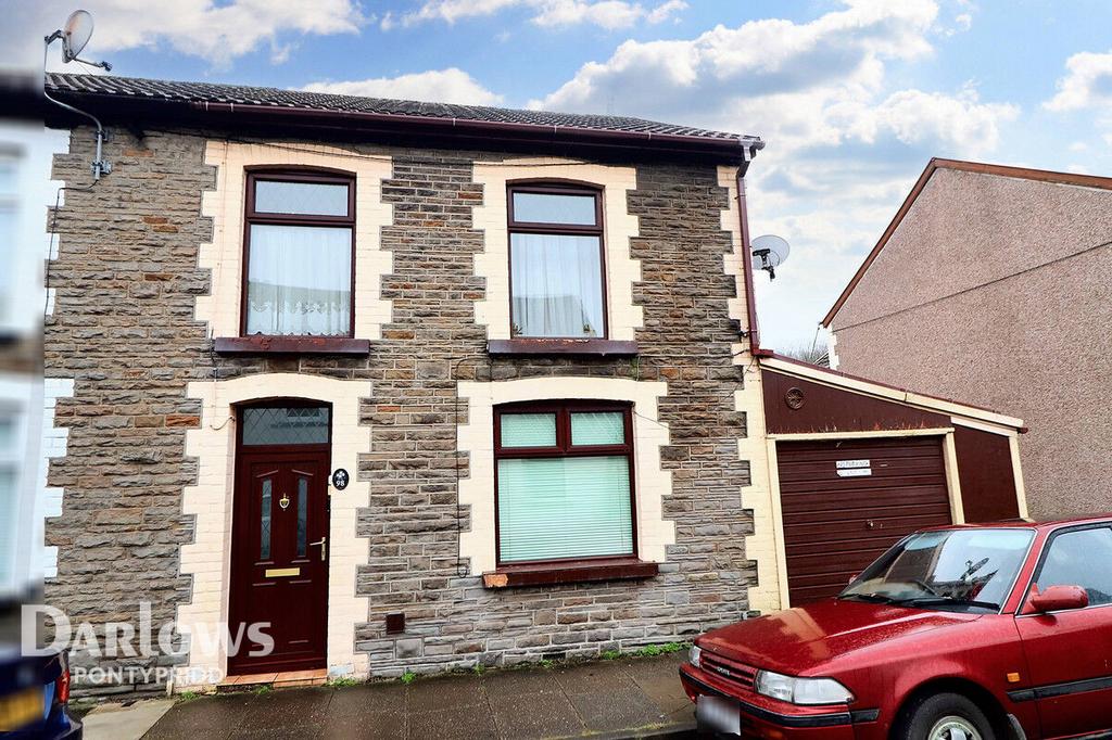 Middle Street, Pontypridd 3 bed terraced house £140,000