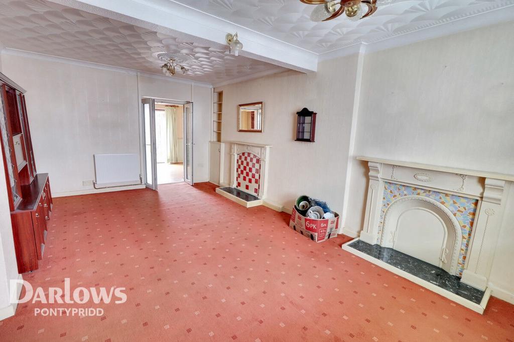 Middle Street, Pontypridd 3 bed terraced house for sale £140,000