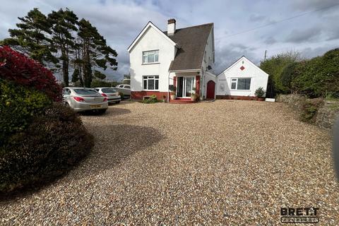 3 bedroom detached house for sale, Carmarthen Road, Kilgetty, Pembrokeshire. SA68 0YA
