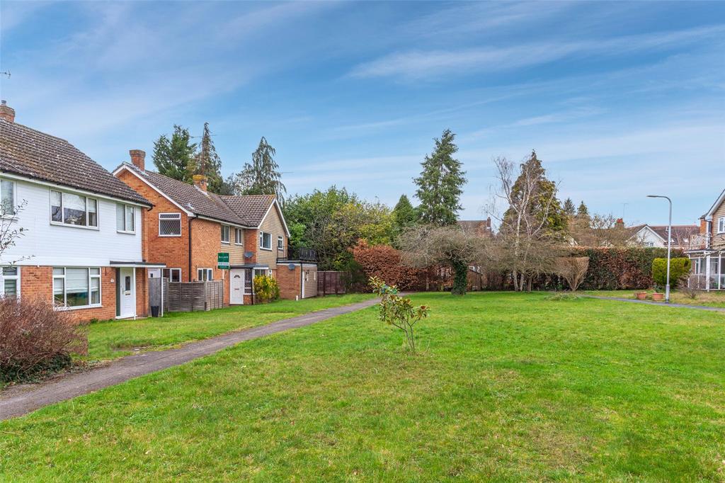 Chaseside Avenue, Reading RG10 3 bed semidetached house for sale £