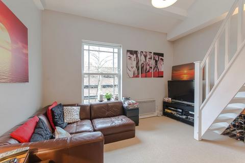 1 bedroom apartment for sale, Arragon Road, Twickenham