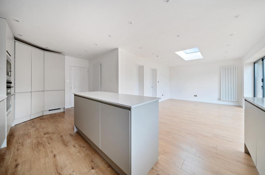 Kitchen / Reception