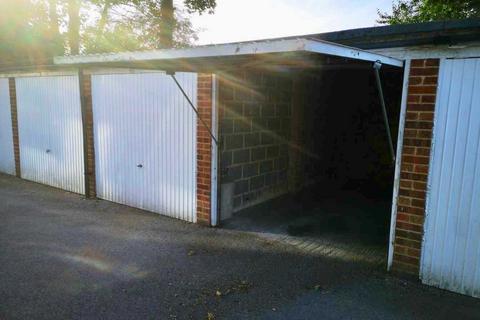 Garage to rent, Overton Road, Sutton SM2
