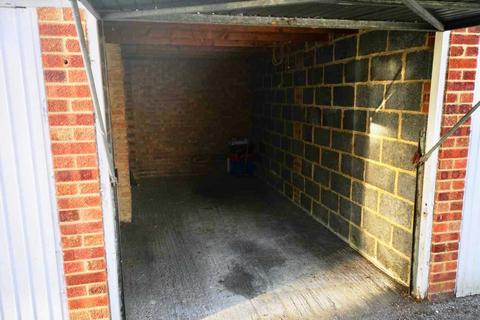 Garage to rent, Overton Road, Sutton SM2