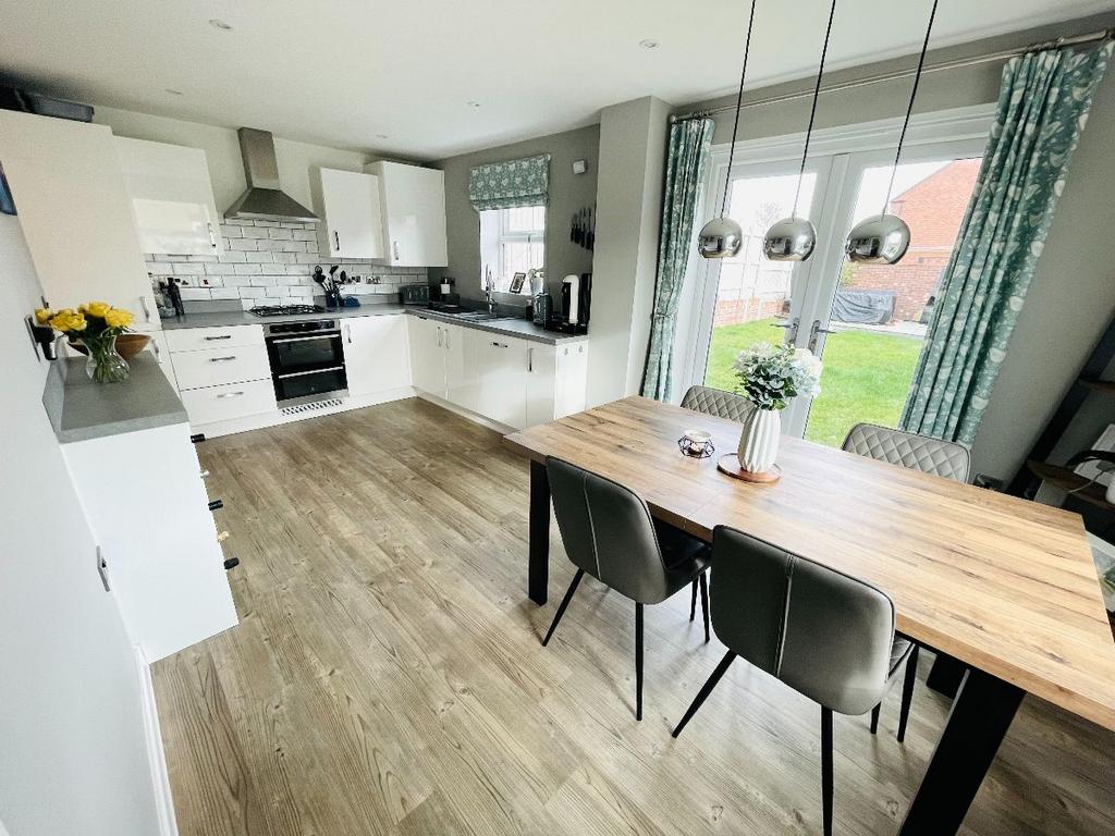 Whetstone Street, Redditch 3 bed semidetached house for sale £325,000