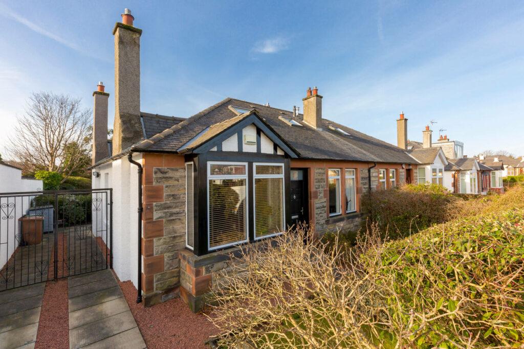 House O'Hill Road, Edinburgh EH4 4 bed semidetached bungalow £590,000