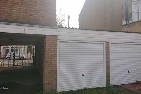Garage to rent, Rothsay Road, London E7