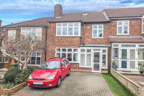 3 bedroom terraced house for sale, The Ridgeway, Gidea Park, RM2