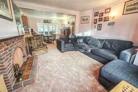 3 bedroom terraced house for sale, The Ridgeway, Gidea Park, RM2