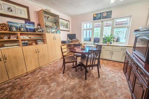 3 bedroom terraced house for sale, The Ridgeway, Gidea Park, RM2