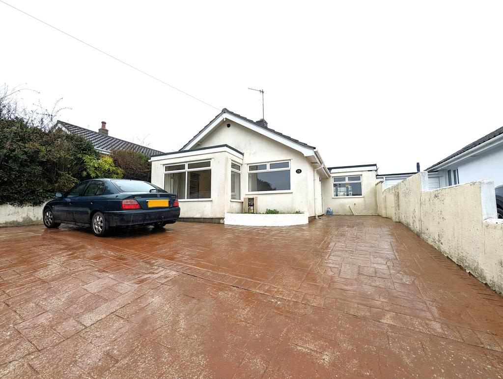 Weston Lane, Totnes, Devon 3 bed bungalow £1,400 pcm (£323 pw)