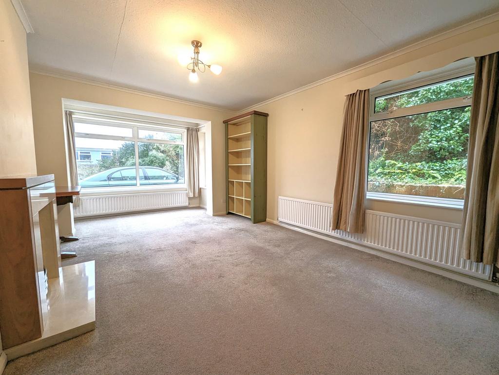 Weston Lane, Totnes, Devon 3 bed bungalow £1,400 pcm (£323 pw)
