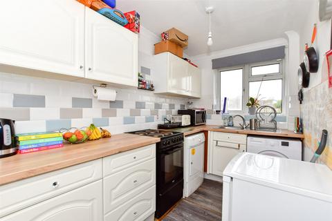 2 bedroom apartment for sale, Quantock Drive, Ashford, Kent