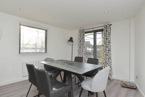 30/2 Abbey Lane, Edinburgh, EH8 8JH