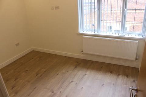 2 bedroom flat to rent, Amersham Road, High Wycombe HP13