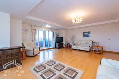 2 bedroom flat for sale, Windward House, South Promenade