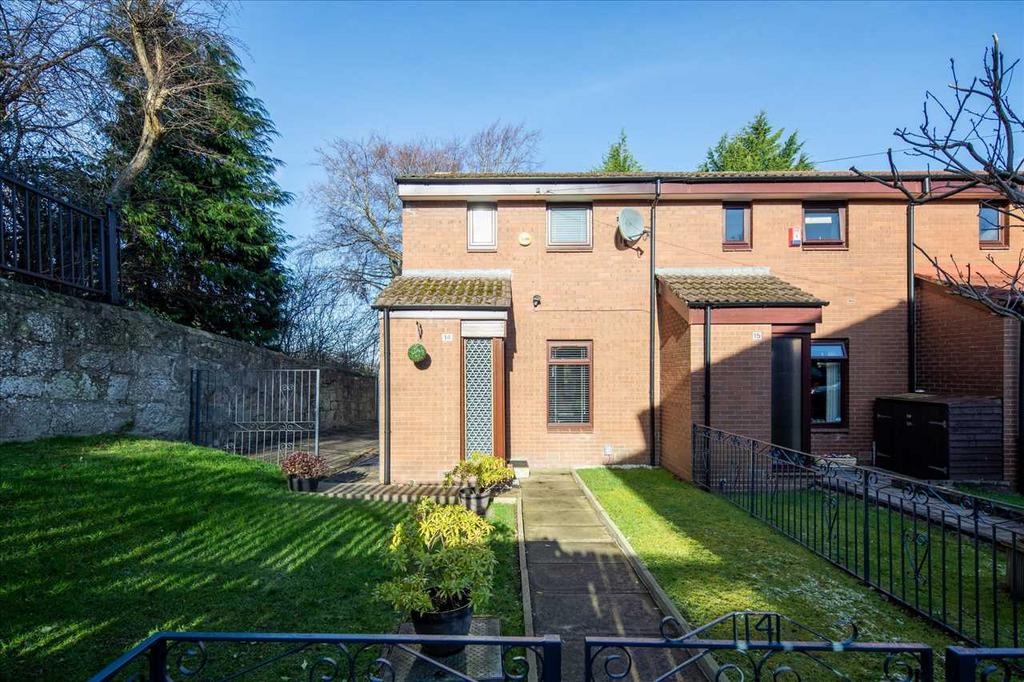 Burnside, Glasgow G73 3 bed end of terrace house for sale £179,000
