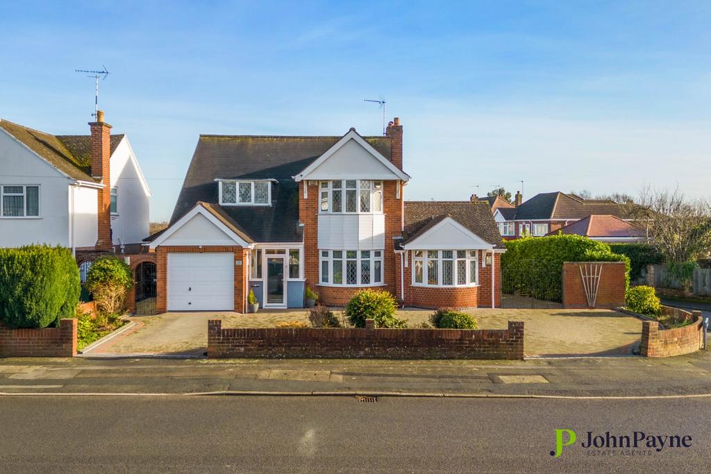 Knoll Drive, Styvechale, Coventry, CV3 5 bed detached house for sale