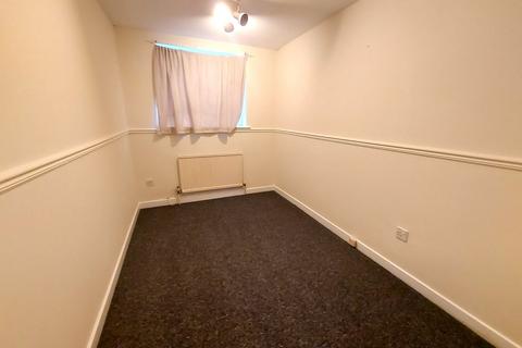 3 bedroom property to rent, Hannards Way, Hainault