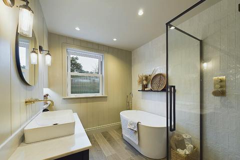 25 Martins Road, Bromley, BR2 0EE